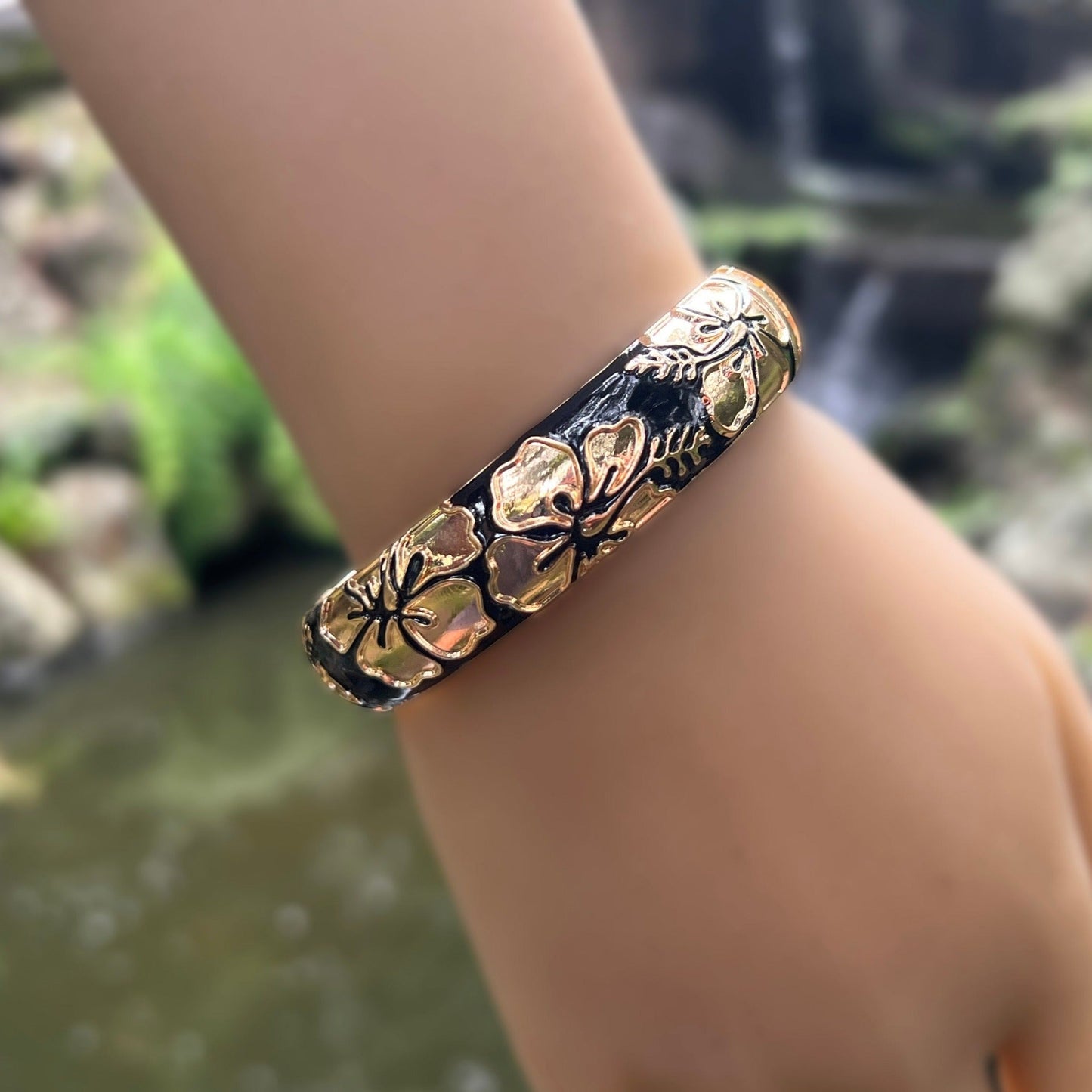 NEW! Puanani Hibiscus Flower Bangle Set of 2
